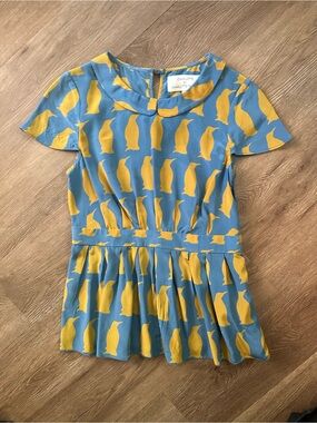 Charlotte by Charlotte Taylor Blue & Yellow Penguin Print Top